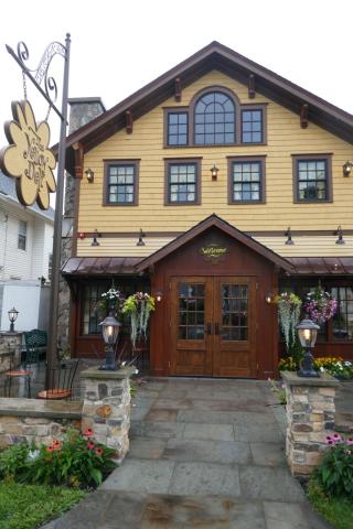 Outside view of Hamburg Yellow Deli
