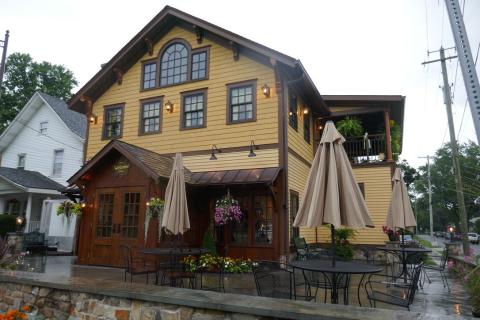 Front view of Hamburg Yellow Deli